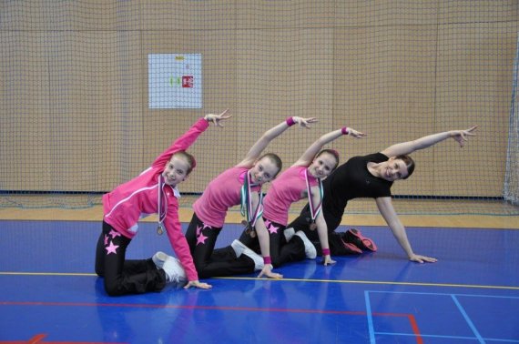 Trio B Adélka H., Kačka T., Adrianka D.  s trenérkou Míšou